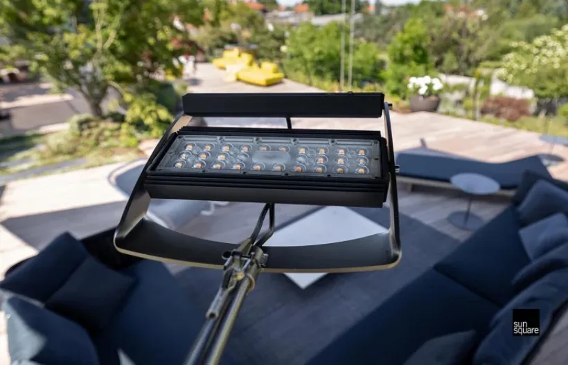 Einbau-LED-Beleuchtung in einem Sonnensegel.